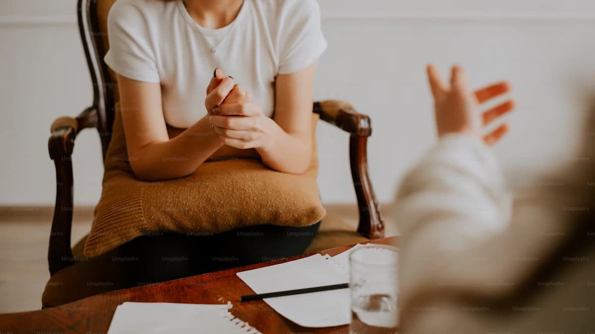 Gesprek tussen hulpverlener en client over ADHD coaching of psychologische hulp
