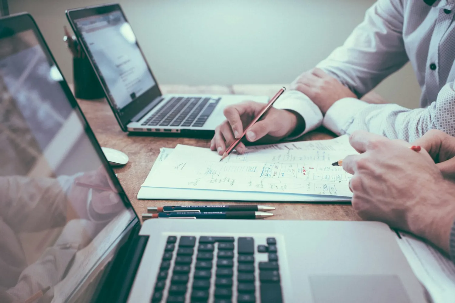 Notitieboek met vergelijkingspunten voor het kiezen van een ADHD coach