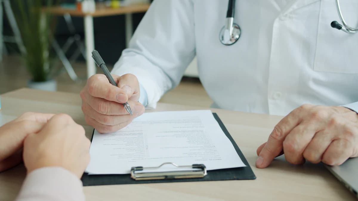 Patient bespreekt vergoeding en eigen risico voor dermatologische zorg