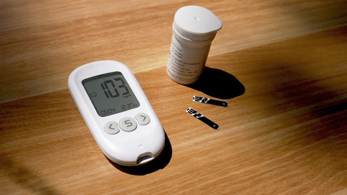 Diabetes type 1 zorgteam bespreekt sensorwaarden, insuline en controles