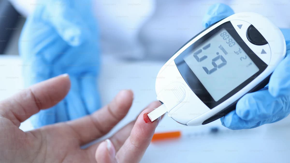 Diabetes jaarcontrole met uitslagen op tafel