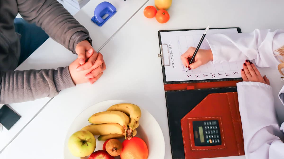 Client bespreekt darmklachten en voeding met een dietist