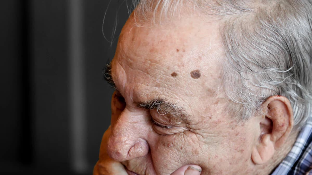 Patient bekijkt vergoeding en eigen risico voor geheugenkliniek
