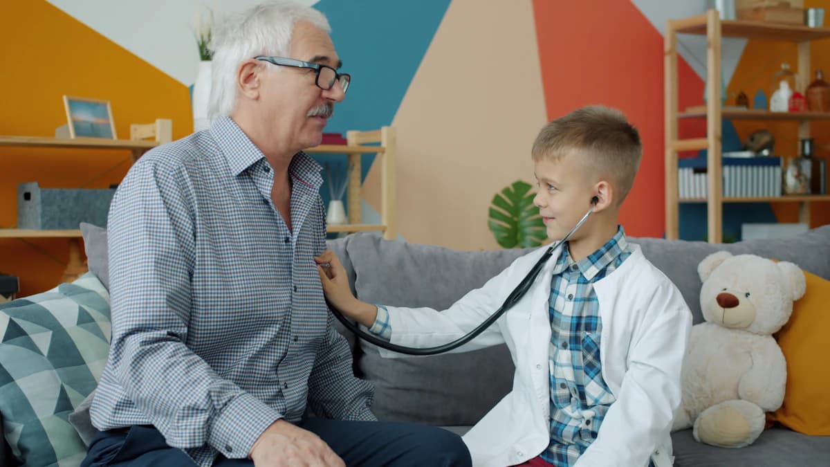 Geriater, huisarts en mantelzorger stemmen zorg voor oudere patient af