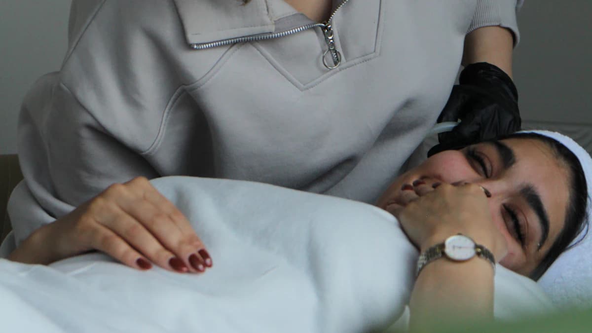 Samenwerking tussen dermatoloog en huidtherapeut rond huidzorg