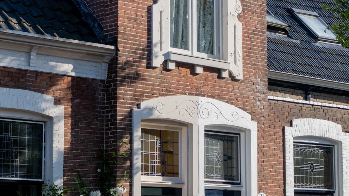 Hulp aan huis voor ouderen rustig uitleggen aan familie