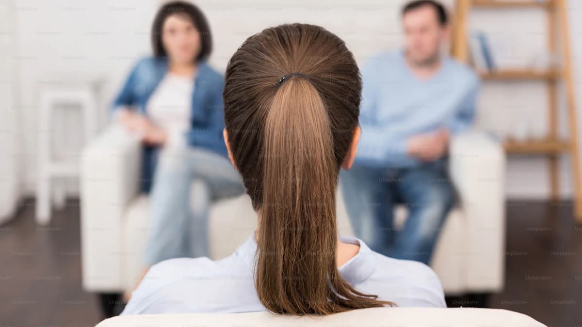 Ouder en kind bereiden samen een gesprek met een kindertherapeut voor