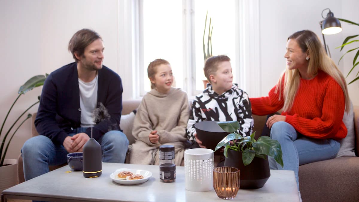 Ouder bekijkt kosten en vergoeding voor kindertherapie