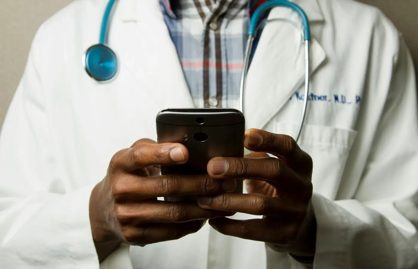 Cliënt controleert vergoeding voor kinesiologie in 2026