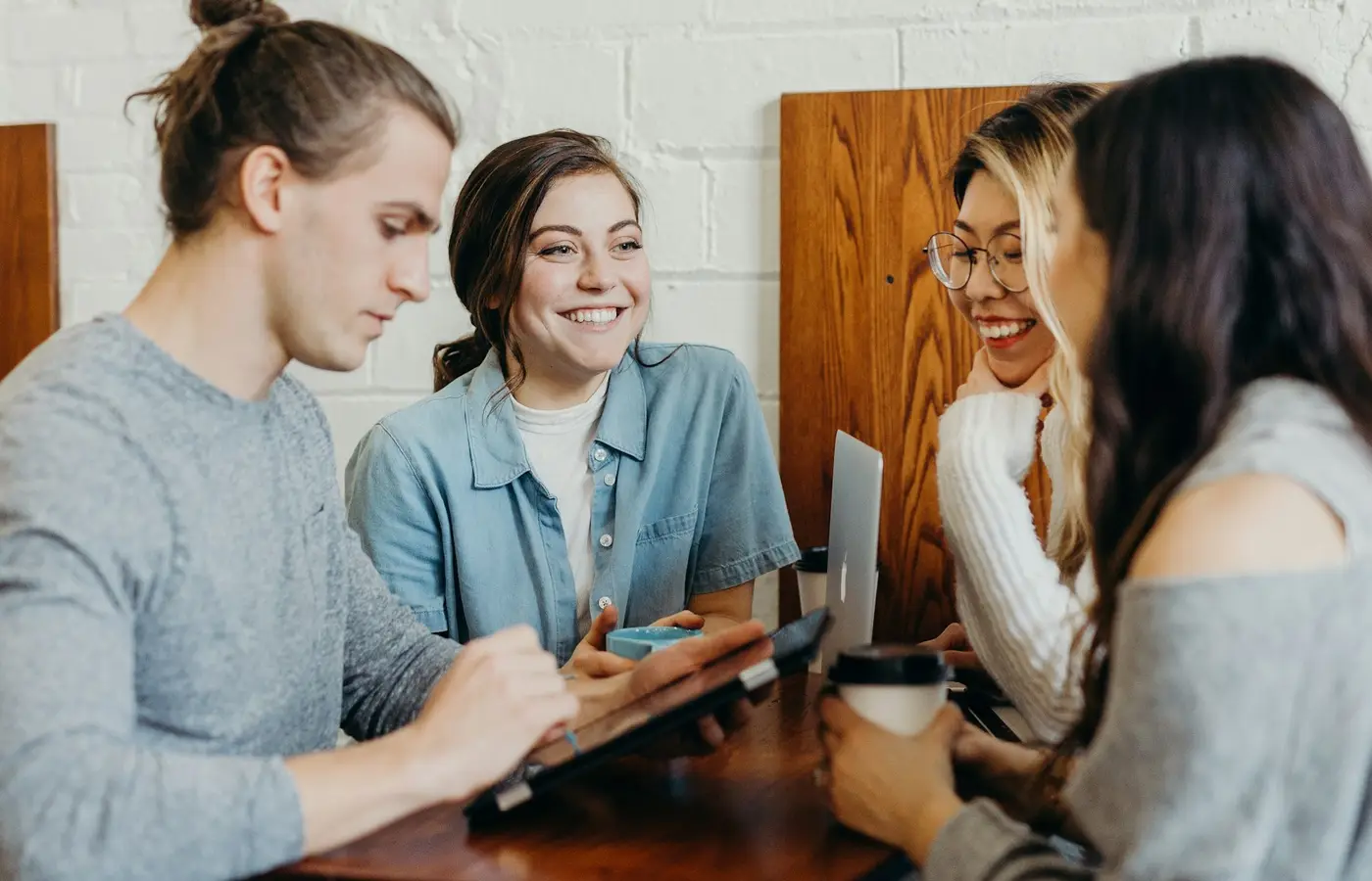 Professional bereidt stemgebruik voor tijdens werkdag