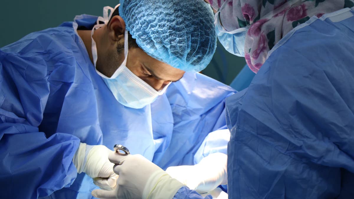 Arts bespreekt nazorg en herstel na plastische chirurgie