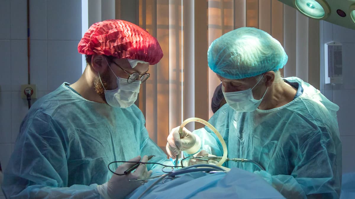 Patient bespreekt herstelperiode rond werk en sport na plastische chirurgie