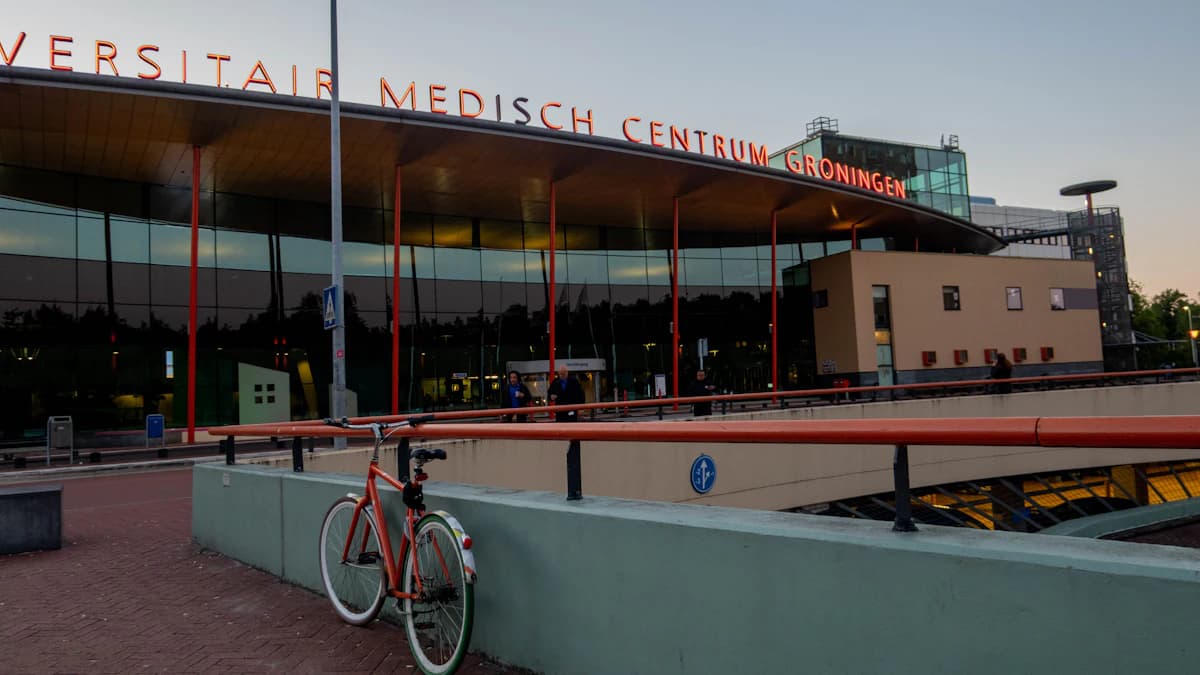 Arts bespreekt keuze tussen buitenlandse en Nederlandse plastische chirurgie